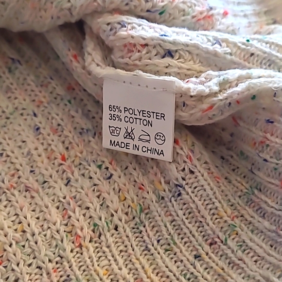 Destroyed/Frayed Cream Turtleneck Sweater Size Medium - Picture 8 of 10